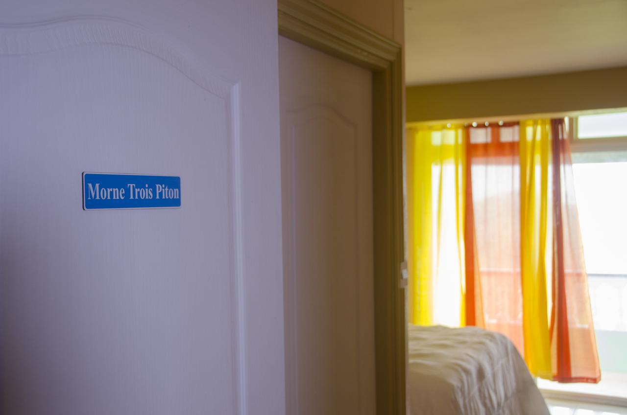 Bed and Breakfast Matthew'S Miracle View Roseau Esterno foto